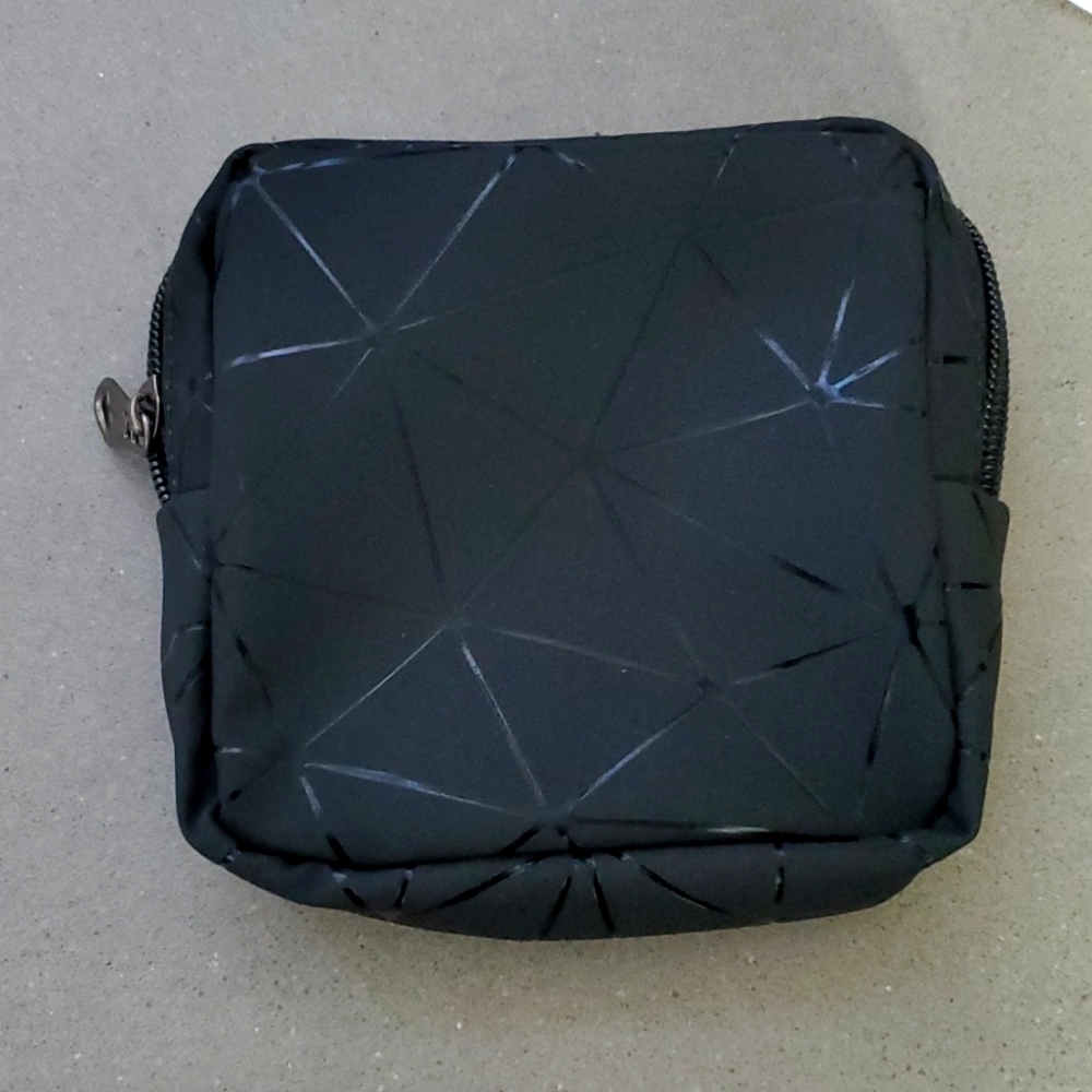 🆕️: WATERPROOF TRAVELING CASE/ ORGANIZING CASE - Picture 7 of 8